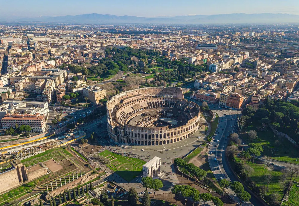 Colosseo e centro di Roma dall'alto