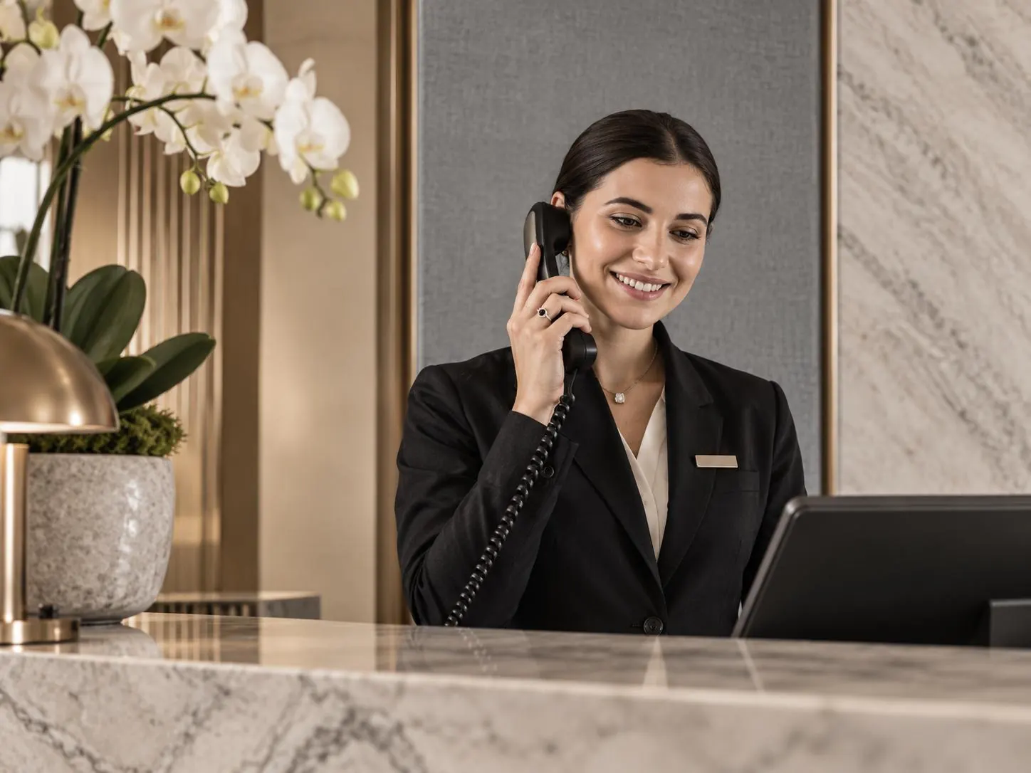 Receptionist al telefono